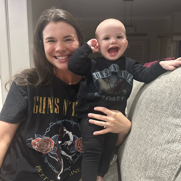 Like this to know when I go live!!!! 🫶🏼 - Picture 5 of 11